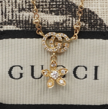 GUCCI 18K Yellow Gold Flower Diamond Chain Necklace 16" Tag and Pouch